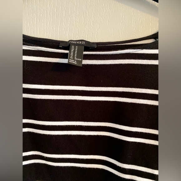 Forever 21 Cropped Long Sleeved Striped Shirt - Picture 4 of 5